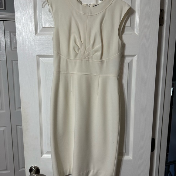Beautiful Anne Klein Two Piece Dress & Jacket Suit - Picture 12 of 16